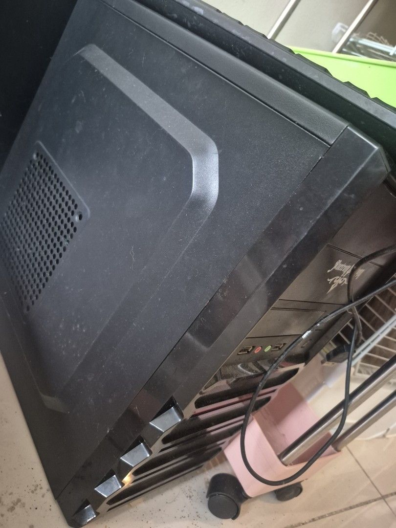 PC for parts (Category: Desktops) located in Antipolo. Submitted by issa_wardrobe (Listing ID 1416712626, Image 2). Description: Ssd: 120gb Hdd: 500gb Ram: 2x4gb Power supply: ATX-700w Motherboard: Gigabyte GA-H110-H GPU: Asus Geforce GT730-SL-2GD5-BRK RFS: Di na ginagamit.