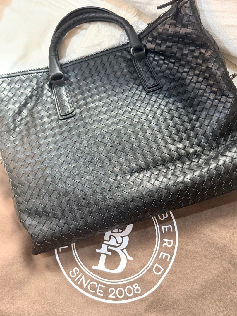 Preloved Things Remembered Mckenzie Medium Laptop Bag Black (Category: Luxury Bags & Wallets) located in Pasay City. Submitted by georgiaetc (Listing ID 1416833122, Image 3). Description: Lambskin tote with long strap 13x15 inches Retail price is 13800 .
