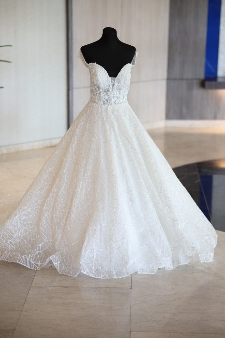 Reflective Off Shoulder Lace Wedding Dress (Category: Evening dresses & gowns) located in Rizal. Submitted by Babyfume (Listing ID 1416667583, Image 2). Description: - layered Reflective Off Shoulder Sweetheart neck Lace Wedding Dress - Size: M - Features an elegant off-shoulder design - Delicate lace detailing - used once - Perfect for weddings.