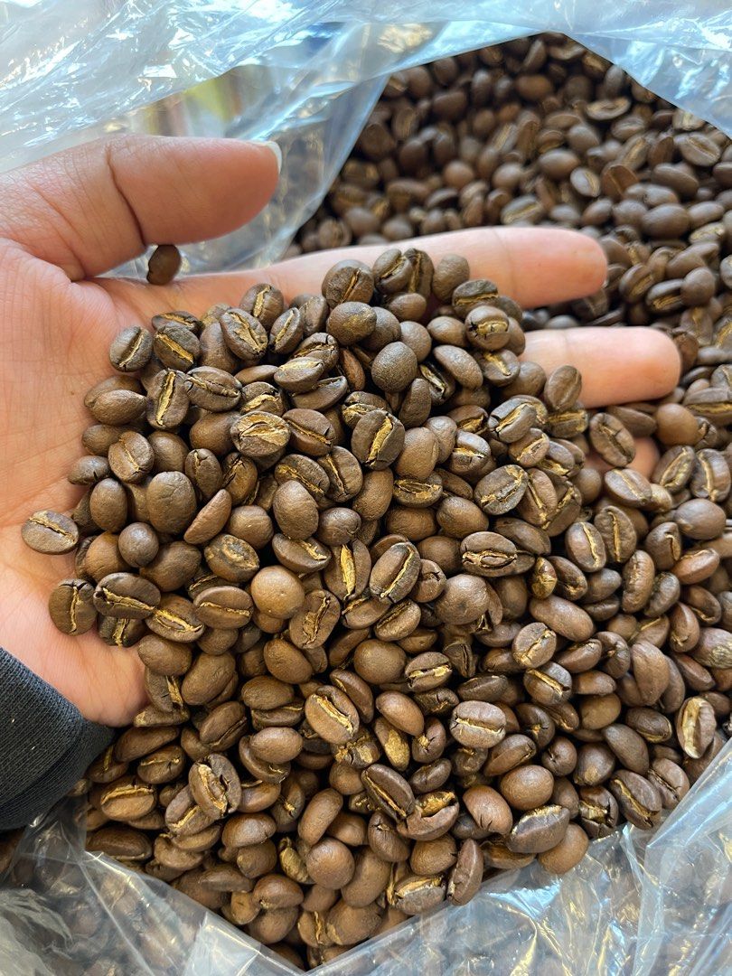 Roasted Coffee Beans (Category: Other Food & Drinks) located in La Trinidad. Submitted by avessonjam (Listing ID 1416761739, Image 2). Description: - Freshly roasted coffee beans - Medium roast for balanced flavor - Available in different bag sizes - Packaged in resealable red bags - Enjoy a rich and aromatic coffee.