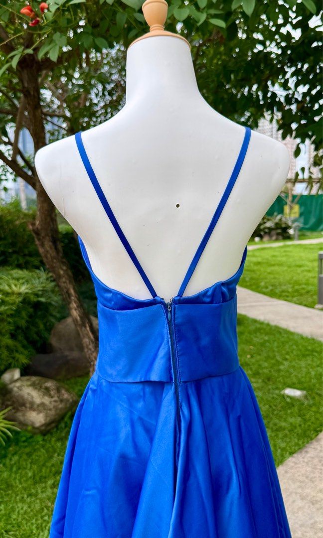 For Rent: Royal Blue Evening Gown (Category: Evening dresses & gowns) located in Makati City. Submitted by stylebliss (Listing ID 1416642785, Image 3). Description: For Rent: - Royal blue evening gown - Fitted bodice with square neckline - Wide waistband - Floor-length skirt with slight train - Delicate spaghetti straps - Zipper closure - Perfect for formal events and special occasions.