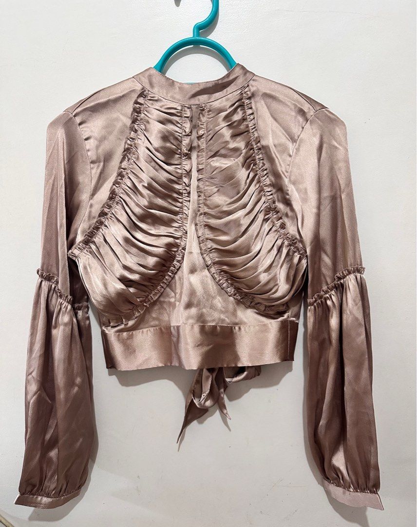 River Island Satin Top (Category: Blouses) located in Puerto Princesa. Submitted by rorysroomdeclutter (Listing ID 1416710075, Image 3). Description: River Island Satin Ruffle Front High Neck Crop Top Brand new with tags Dusty Rose color Open back with ribbon Size UK 10 - IMO, best fits S So so nice in person! Never used this - doesn’t fit me :( Price + SF Still slightly negotiable Dm for details .