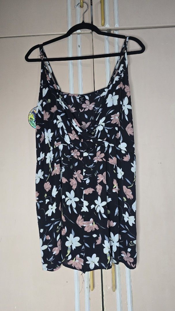 Shein Romper (Category: Blouses) located in Angeles City. Submitted by tan.sofiaa (Listing ID 1416665690, Image 1). Description: - only used ONCE - RFS: lost some weight, no longer fits me.