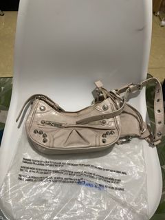 (Kategori: ) berada di . Dikirim oleh preloved2end (ID iklan 1416778573, Gambar 1). Deskripsi: .