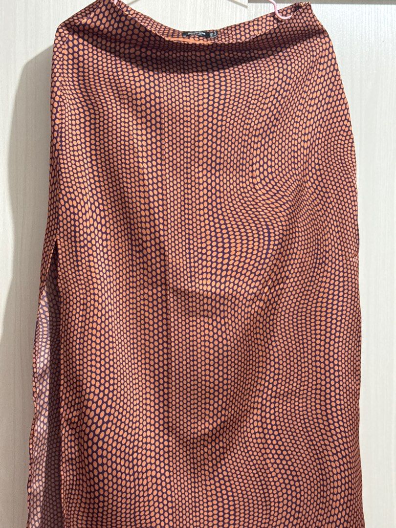 Polka Dot Midi Skirt from Stradivarius (Category: Skirts) located in Manila. Submitted by forzapapaya (Listing ID 1416812116, Image 1). Description: • timeless print • skirt’s color is more of a dark violet and dots are orange/brown • would keep but doesn’t fit me anymore :( • would look so good if styled with a blazer • silk satin fabric • has a stylish side slit • suitable for casual and semi-formal! .