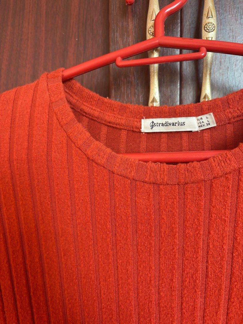 Stradivarius Ribbed Long Sleeve Top (Category: Longsleeves) located in Quezon City. Submitted by didcluttered (Listing ID 1416687937, Image 2). Description: :payment first via gcash/maya/bank transfer :shipping via jnt :sf shouldered by buyer .
