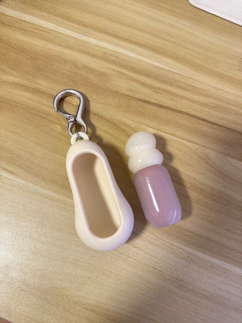 Sunnies Blush On with Keychain - Trance (Category: Makeup) located in Caloocan City. Submitted by shop.ae (Listing ID 1416671454, Image 1). Description: Swatched only! Practically brand new. RFS: Decluttering makeups.