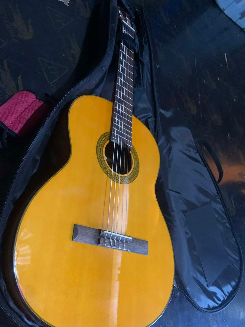 Takamine Classical Guitar (Category: Musical Instruments) located in Cavite. Submitted by thriftandthrive26 (Listing ID 1416744959, Image 1). Description: ❗️BRAND NEW❗️ Reason for Selling: Nag kamali ng bili hindi pa nagagamit meron po yan resibo kung kailan na bili Meet up po around MOA,Laspiñas, Alabang - Takamine classical guitar - Natural finish - Spruce top - Mahogany back and sides - Laurel fingerboard - Chrome tuners with white pearl butto