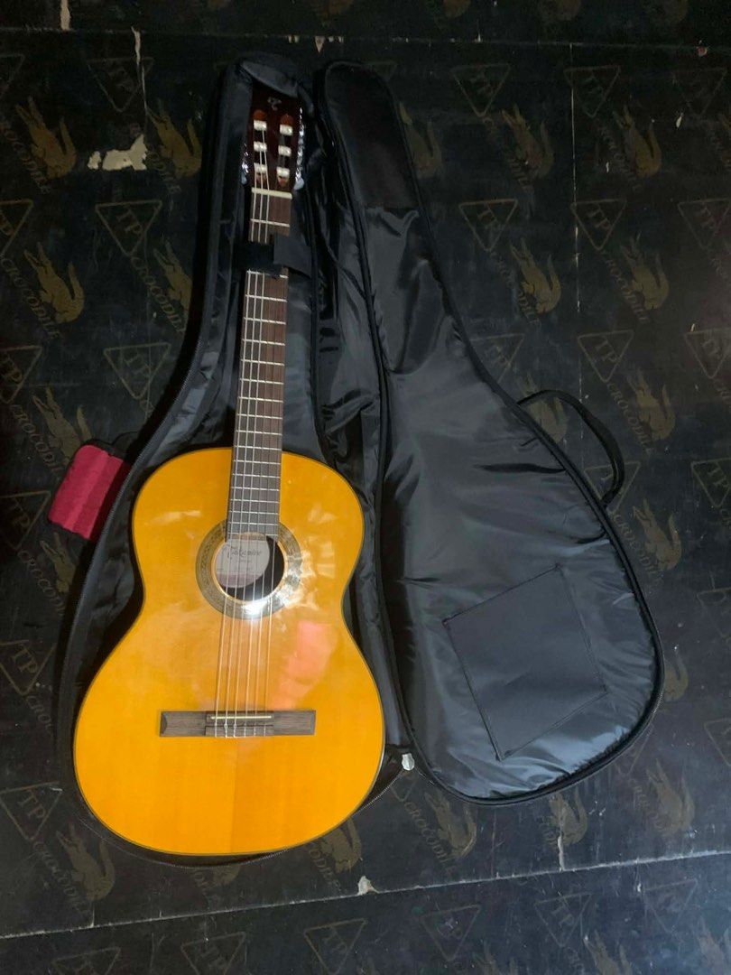 Takamine Classical Guitar (Category: Musical Instruments) located in Cavite. Submitted by thriftandthrive26 (Listing ID 1416744959, Image 2). Description: ❗️BRAND NEW❗️ Reason for Selling: Nag kamali ng bili hindi pa nagagamit meron po yan resibo kung kailan na bili Meet up po around MOA,Laspiñas, Alabang - Takamine classical guitar - Natural finish - Spruce top - Mahogany back and sides - Laurel fingerboard - Chrome tuners with white pearl butto