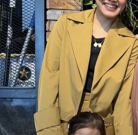 Zara Blazer and Pants Co-ord Set (Category: Sets or Coordinates) located in Las Pinas. Submitted by shopnshopperph (Listing ID 1416676734, Image 3). Description: - Tan co-ord set - Blazer: classic lapels, long sleeves - Pants: high waist, cargo pockets, wide leg - Versatile tan color - Perfect for a coordinated look.