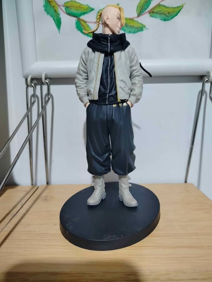 Original Tokyo Revengers Draken Figure Loose (Category: Figurines & Statues) located in Manila. Submitted by ramarket (Listing ID 1416788575, Image 2). Description: Tokyo Revengers | Draken figure > Loose, black base included > Details: Blonde hair, black scarf. > Condition: Like New.