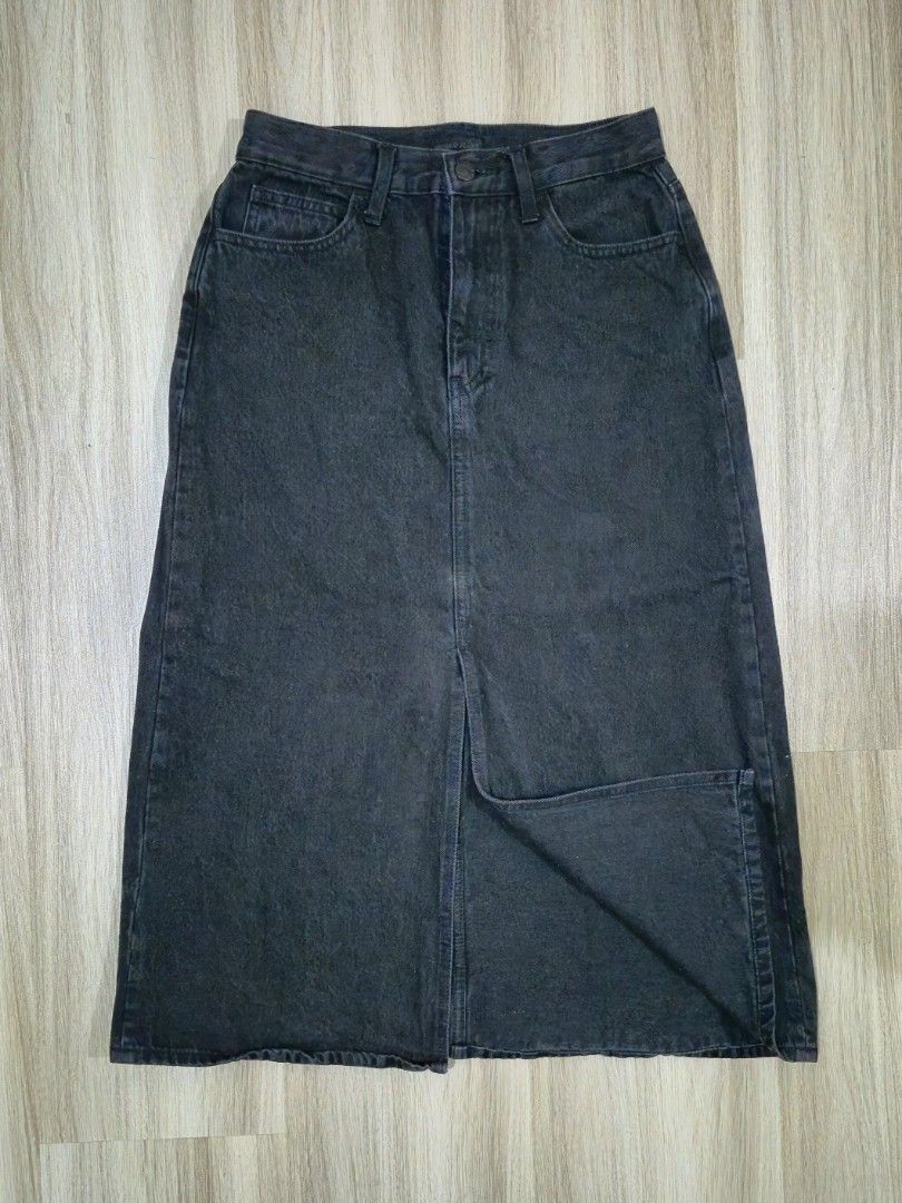 Uniqlo Denim Long Skirt (Category: Skirts) located in Taguig. Submitted by aureaboutiqueph (Listing ID 1416654773, Image 1). Description: Uniqlo Denim Long Skirt Waist: 61cm Hip: 88cm Lightly Used Php500 Pay via GCash/GoTyme/BPI/BDO Location: Arca South, Taguig Delivery may be arranged either by the seller or the buyer .