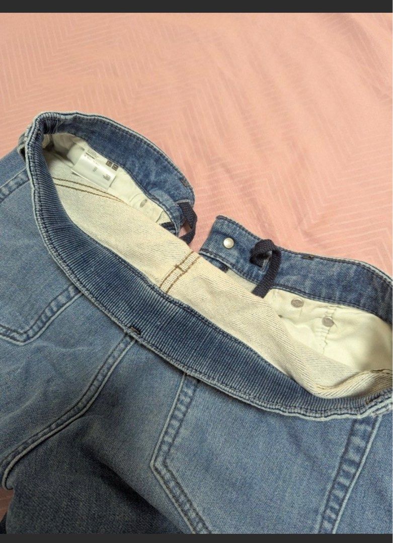 Uniqlo ezy ultra strech jeans (Category: Jeans) located in Manila. Submitted by koyaJ (Listing ID 1416776305, Image 2). Description: Solid strech.