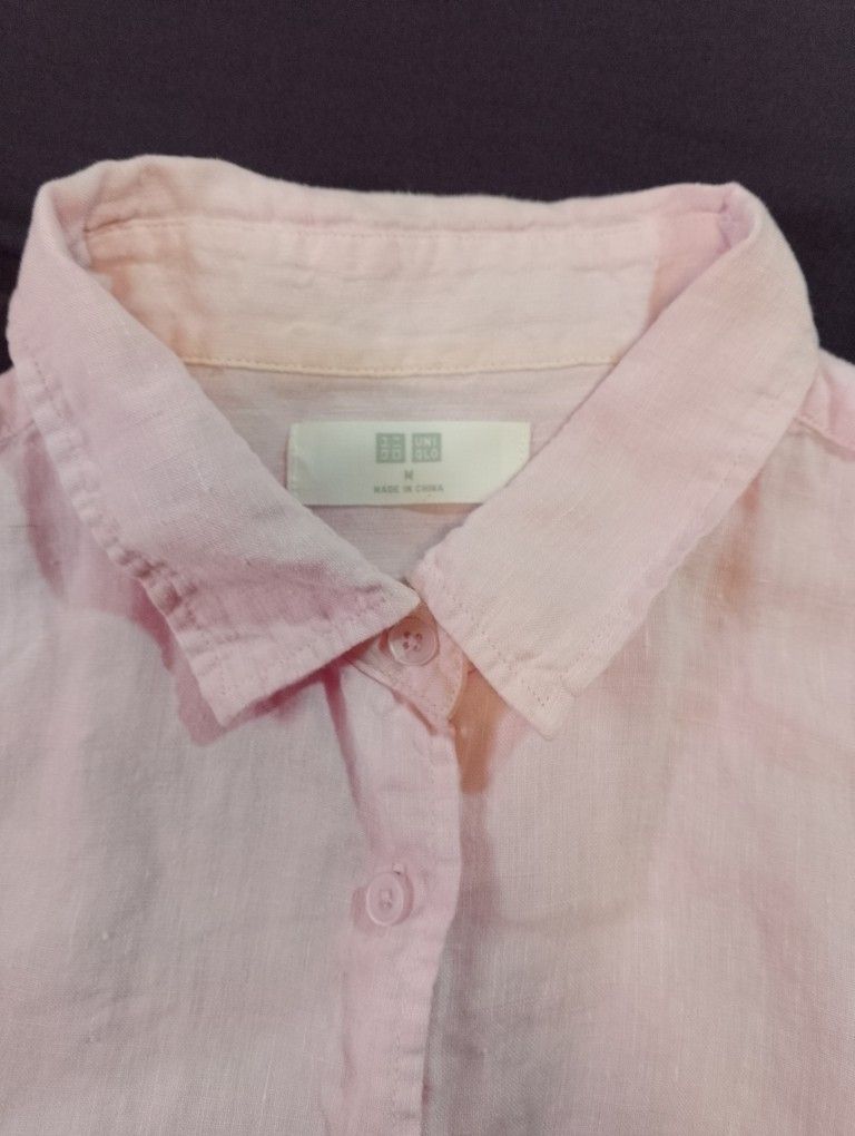 Uniqlo Longsleeve (Category: Longsleeves) located in Antipolo. Submitted by technothrift (Listing ID 1416691804, Image 2). Description: Good Condition Minimal Yellow sa Neck [ washable] Goods for mag aapply 😊 Color Rate 9/10 Size Medium Dimes : 18X24.