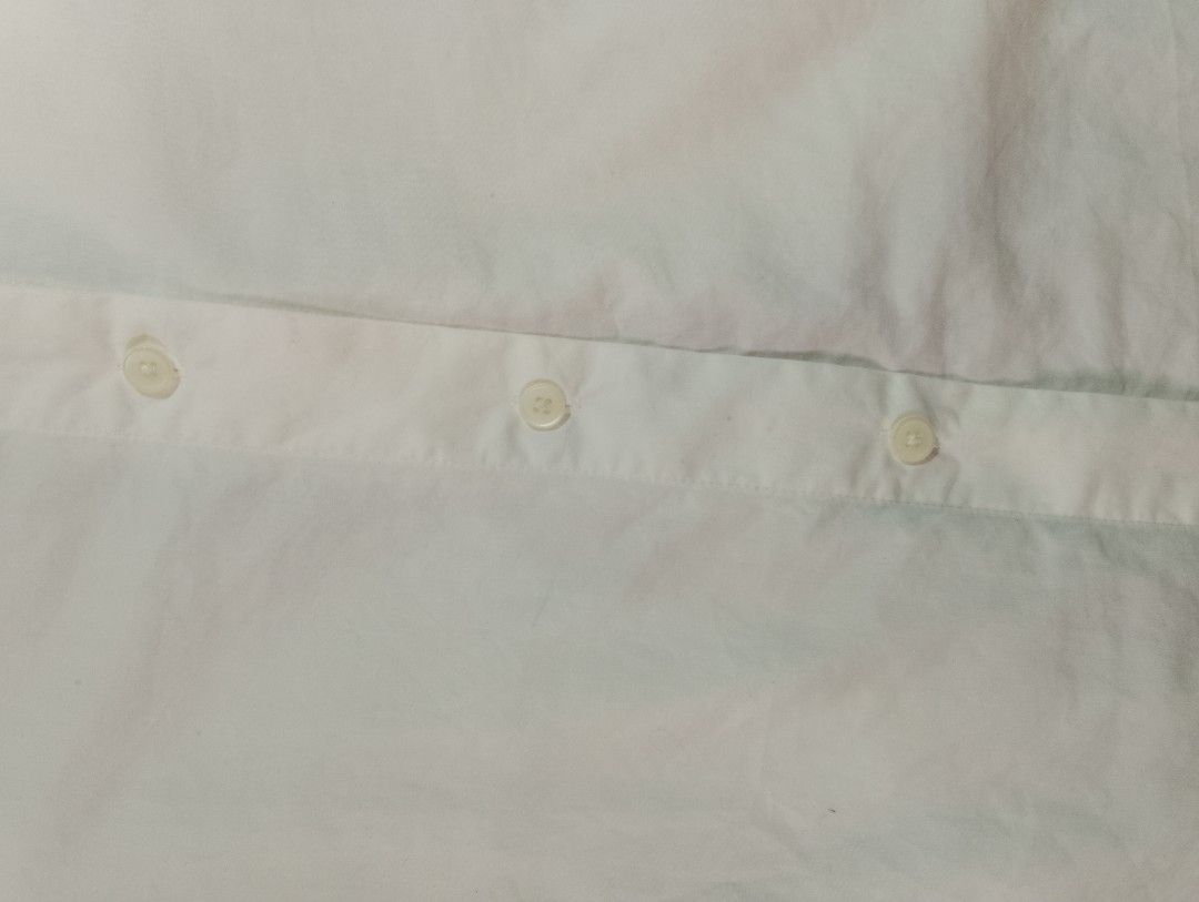 Uniqlo Longsleeve Polo (Category: Formal Shirts) located in Antipolo. Submitted by technothrift (Listing ID 1416683293, Image 3). Description: Like new | Minimal Stain [Washable] Dimes : 19.5 x26 (xs on tag) Best fit Medium.