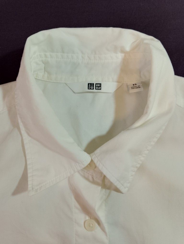 Uniqlo Longsleeve Polo (Category: Formal Shirts) located in Antipolo. Submitted by technothrift (Listing ID 1416683293, Image 2). Description: Like new | Minimal Stain [Washable] Dimes : 19.5 x26 (xs on tag) Best fit Medium.
