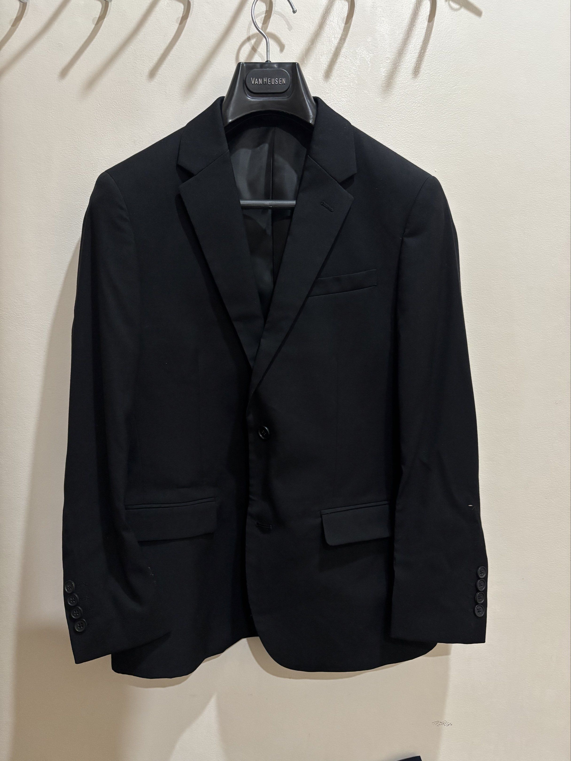 Van Heusen Black Coat (Category: Coats, Jackets and Outerwear) located in Agdangan. Submitted by palmroot (Listing ID 1416657486, Image 1). Description: Used this once for an event. Not my size anymore. 🥲.