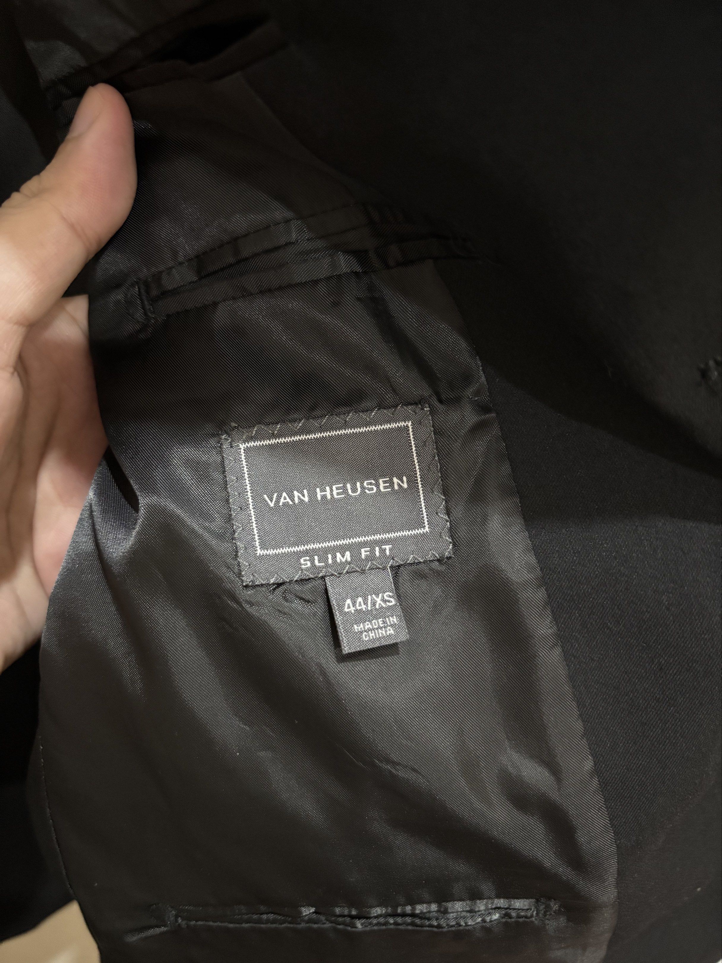 Van Heusen Black Coat (Category: Coats, Jackets and Outerwear) located in Agdangan. Submitted by palmroot (Listing ID 1416657486, Image 2). Description: Used this once for an event. Not my size anymore. 🥲.