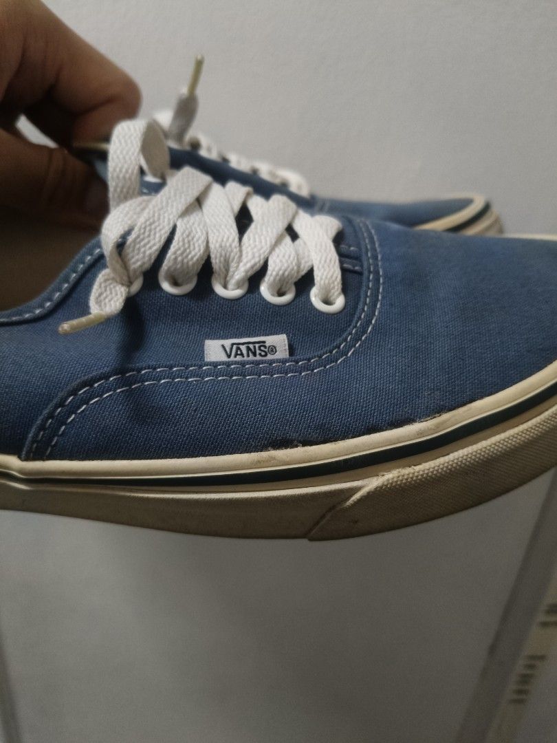 Vans Authentic Blue Sneakers (Category: Sneakers) located in Manila. Submitted by vbyrev (Listing ID 1416696176, Image 3). Description: 700!!! 700!!! negotiable selling : Classic Vans Navy Authentic sneakers RFS: decluttering (hindi na nagagamit) issues : please see pictures location: Tondo Manila or St Luke's Erod QC PM if interested.. mabilis kausap. - Classic Vans Authentic sneakers - Color: Blue upper - Features Vans logo on tongue and insole