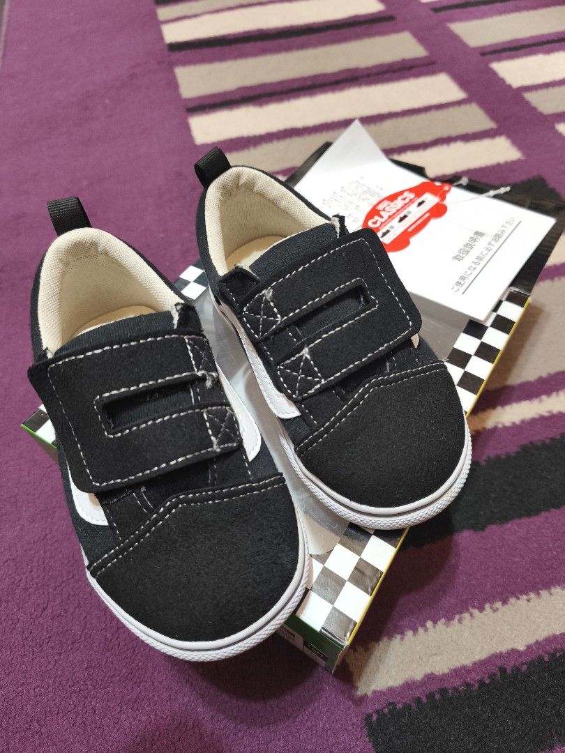 Vans Old Skool Black Toddler Shoes (Category: Babies & Kids Fashion) located in Manila. Submitted by annabbee1 (Listing ID 1416646349, Image 1). Description: Authentic Vans Old Skool toddler shoes - Black color, size 16.5 cm - Hook-and-loop closure for easy wear - Classic white stripe and sole - Vans logo on insole - Includes original box and tags - Used twice only.