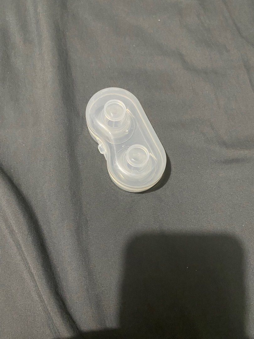 V-Cool Nipple Corrector (Category: Breastfeeding & Bottle Feeding) located in Quezon City. Submitted by alegria.wardrobe (Listing ID 1416697757, Image 2). Description: V-Coool Nipple Corrector - Includes a convenient carrying case - Designed for breastfeeding mothers.