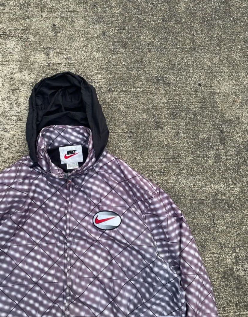 Vintage 90s Nike Jacket Windbreaker (Category: Coats, Jackets and Outerwear) located in Iba. Submitted by gotmethrift (Listing ID 1416661545, Image 3). Description: Vintage 90s Nike Jacket Windbreaker Width: 26 Length: 29 Issue: Scratch .
