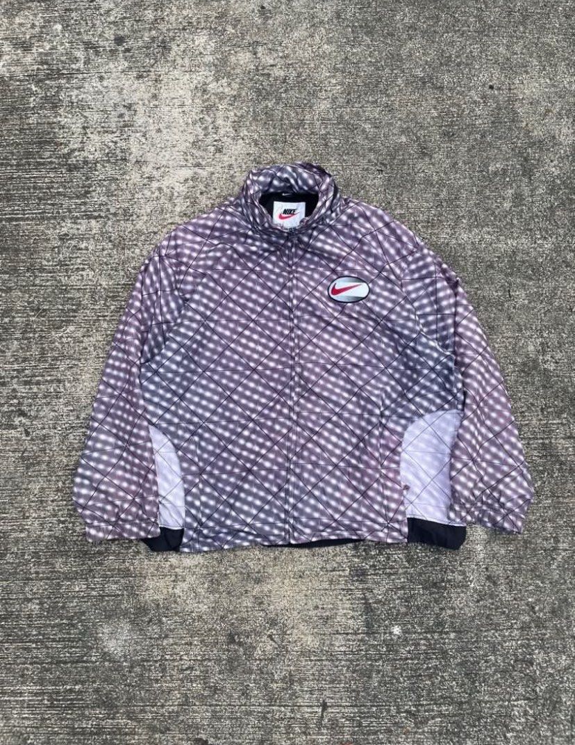 Vintage 90s Nike Jacket Windbreaker (Category: Coats, Jackets and Outerwear) located in Iba. Submitted by gotmethrift (Listing ID 1416661545, Image 1). Description: Vintage 90s Nike Jacket Windbreaker Width: 26 Length: 29 Issue: Scratch .