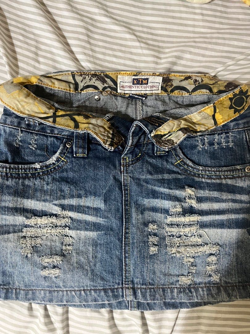 vintage denim skirt (Category: Skirts) located in Valenzuela. Submitted by cheesenapple (Listing ID 1416740084, Image 2). Description: [flat lay measurements] - fits waist: 30 - 31 inches - length: 13 inches - shipping fee will be shouldered by the buyer - i use lalamove or j&t for courier - location: valenzuela city - payment first basis.