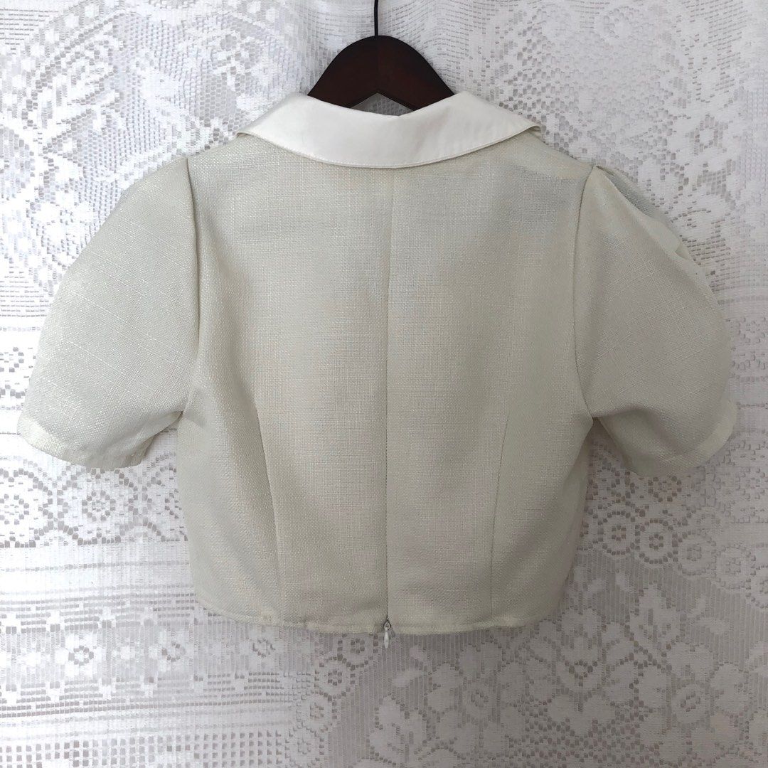 White pomelo blouse with detachable collar (Category: Blouses) located in San Fernando. Submitted by 100perscent (Listing ID 1416667376, Image 3). Description: This is my sister’s preloved She never used it, only fitted once .