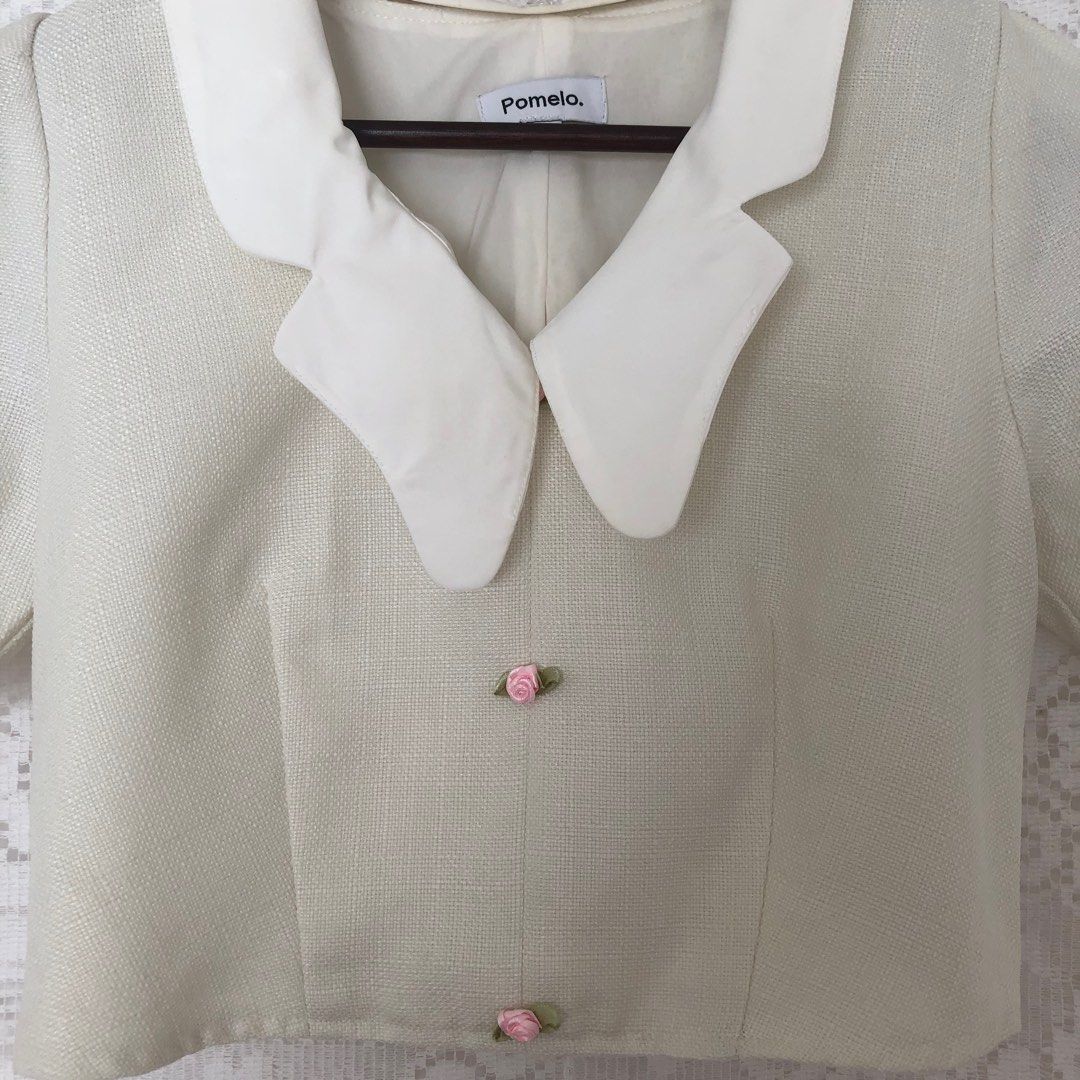 White pomelo blouse with detachable collar (Category: Blouses) located in San Fernando. Submitted by 100perscent (Listing ID 1416667376, Image 2). Description: This is my sister’s preloved She never used it, only fitted once .
