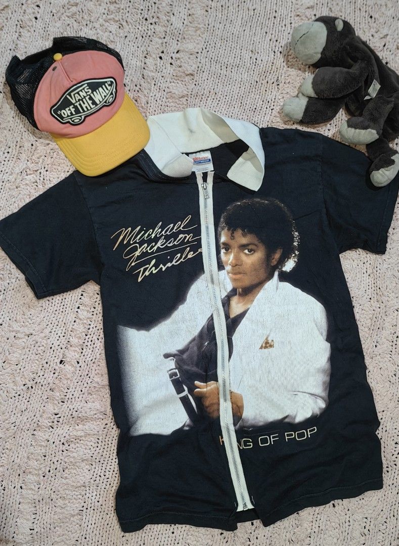Y2K Michael Jackson Thriller Customized with collar and zipper (Category: Tshirts & Polo Shirts ) located in Tuguegarao City. Submitted by ekko_bag2 (Listing ID 1416725893, Image 2). Description: in good condition - customized with collar and zipper - powered by Hanes Heavyweight - dated 2009 - Small sayin on collar - hairline cracks on print - no pinhole Dimension in inches L x W - 26.5 x 17 (pit to pit) Mode of payment - Gcash Payment first, No