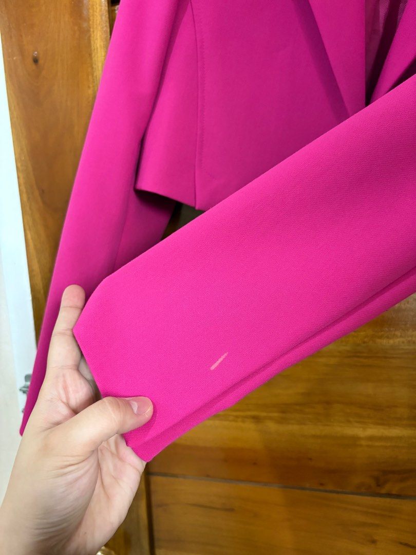 ZARA Cropped Fuchsia Pink Blazer (Category: Coats, Jackets and Outerwear) located in Alangalang. Submitted by byeeestuff (Listing ID 1416785070, Image 2). Description: .