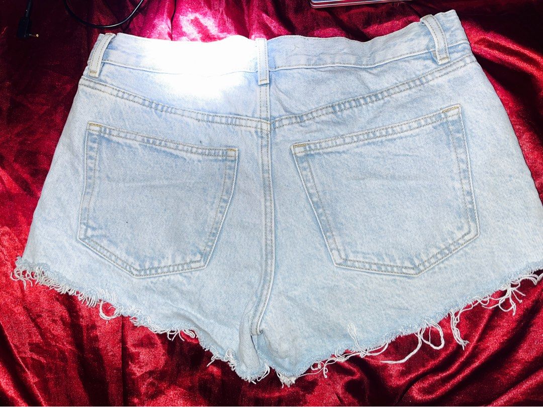 Zara Denim Shorts with Rhinestones (Category: Shorts) located in Cavite. Submitted by declutterringggggg (Listing ID 1416780918, Image 3). Description: - Zara denim shorts - Light wash - Rhinestone embellishments - Frayed hem - Button closure - Pockets - Size M - Like new .