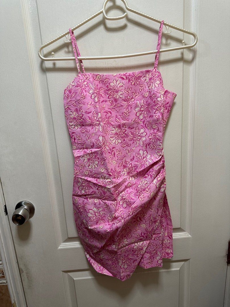 Zara pink dress (Category: Dresses) located in Quezon City. Submitted by favesforless (Listing ID 1416688967, Image 1). Description: Brand new Never used Condition 10/10.
