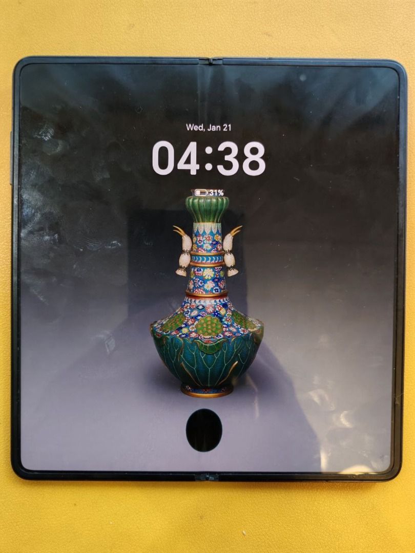 🔥 HONOR Magic V3 — ₱22,000 (Category: Android Others) located in Quezon City. Submitted by truevalueshop (Listing ID 1416962193, Image 1). Description: 🔥 HONOR Magic V3 — ₱22,000 Selling a HONOR Magic V3 (China ROM). Fully functional; stored well, not abused. Only issue: a small black spot on the screen, shown in photos. That’s why the price is low. Everything else works. ⸻ Why this is a strong buy even with the spot • Slim and light for a fold