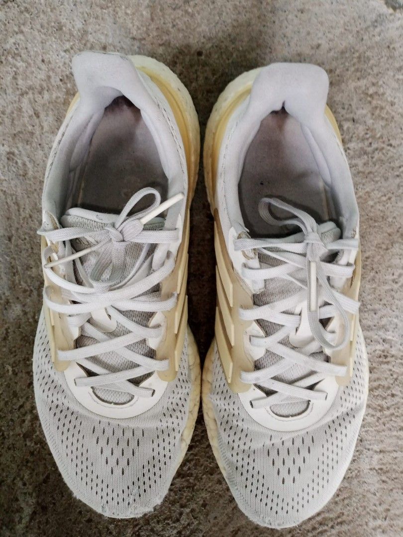 Adidas Pureboost (Category: Sneakers) located in Pila. Submitted by franklinsanity (Listing ID 1416891496, Image 3). Description: Issue: Minimal heel and toe drag, tear sa toe(pair) Good for everyday use Dm if interested.