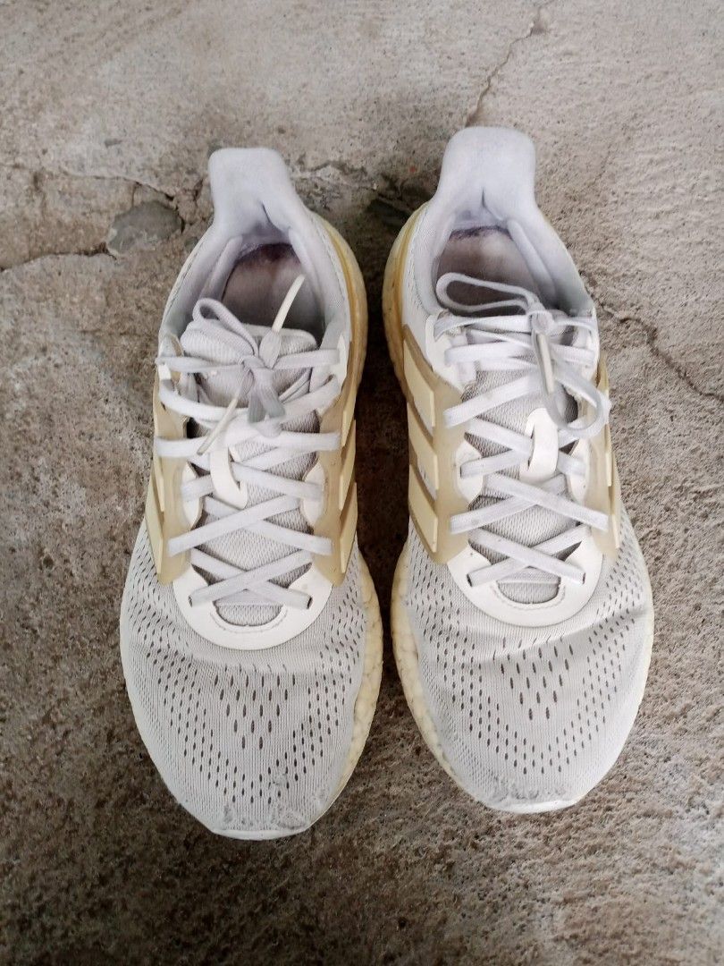 Adidas Pureboost (Category: Sneakers) located in Pila. Submitted by franklinsanity (Listing ID 1416891496, Image 1). Description: Issue: Minimal heel and toe drag, tear sa toe(pair) Good for everyday use Dm if interested.