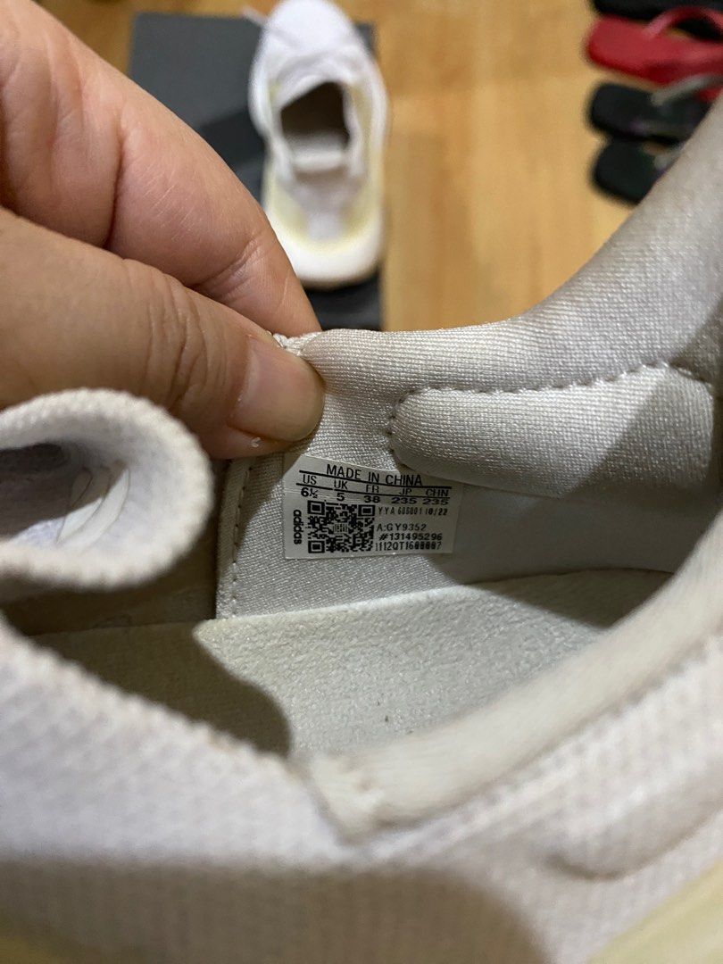 Adidas Ultraboost Light W GY9352 (Category: Sneakers) located in Pasig City. Submitted by secondxclaimx (Listing ID 1416958792, Image 3). Description: Authentic Ultra boost Light in White Size USA 6.5 Comes with the original box (shows purchased P10,000) Still very white without any washes .