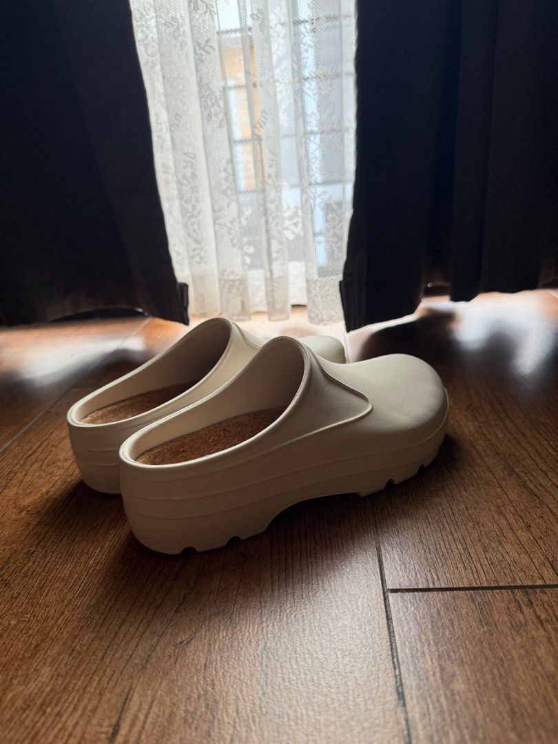 Aime Leon Dore - Garden Mule White Slip Ons (Category: Slippers and slides) located in Quezon City. Submitted by jong_17 (Listing ID 1416838284, Image 2). Description: Aime Leon Dore - Garden Mule White Slip Ons Aime Leon Dore White garden mule with Embossed logo at heel & outsole, Laser etched logo at footbed and Removable cork footbed. RFS: wrong size Retails at $95.