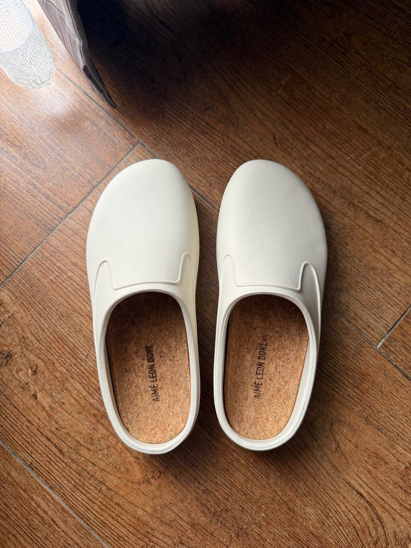 Aime Leon Dore - Garden Mule White Slip Ons (Category: Slippers and slides) located in Quezon City. Submitted by jong_17 (Listing ID 1416838284, Image 1). Description: Aime Leon Dore - Garden Mule White Slip Ons Aime Leon Dore White garden mule with Embossed logo at heel & outsole, Laser etched logo at footbed and Removable cork footbed. RFS: wrong size Retails at $95.