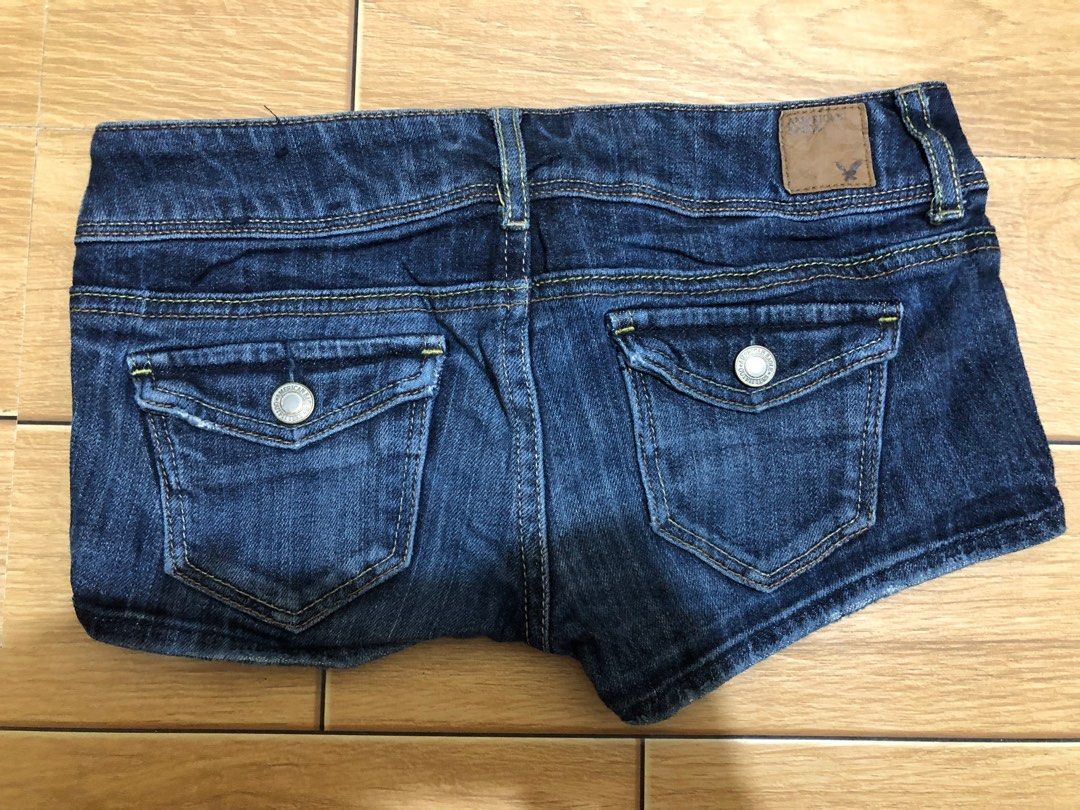 American Eagle (Category: Shorts) located in Virac. Submitted by valll_ (Listing ID 1416974350, Image 2). Description: Size 28 Length 6 No issue .