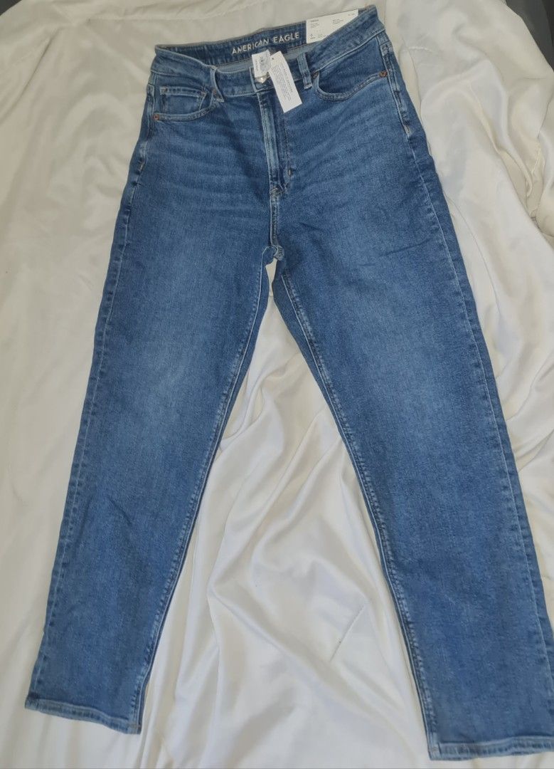 American Eagle Mom Jeans - Size 6 (Category: Jeans) located in Quezon City. Submitted by bubugom (Listing ID 1416960184, Image 1). Description: American Eagle Mom Jeans Pants - unused, still with tags - check photos for medida sizing LOC: Brgy. Pasong Tamo, QC MOD: GRAB, Lalamove, JNT MOP: GCASH, BPI, GoTyme (NO COD & ABONO).