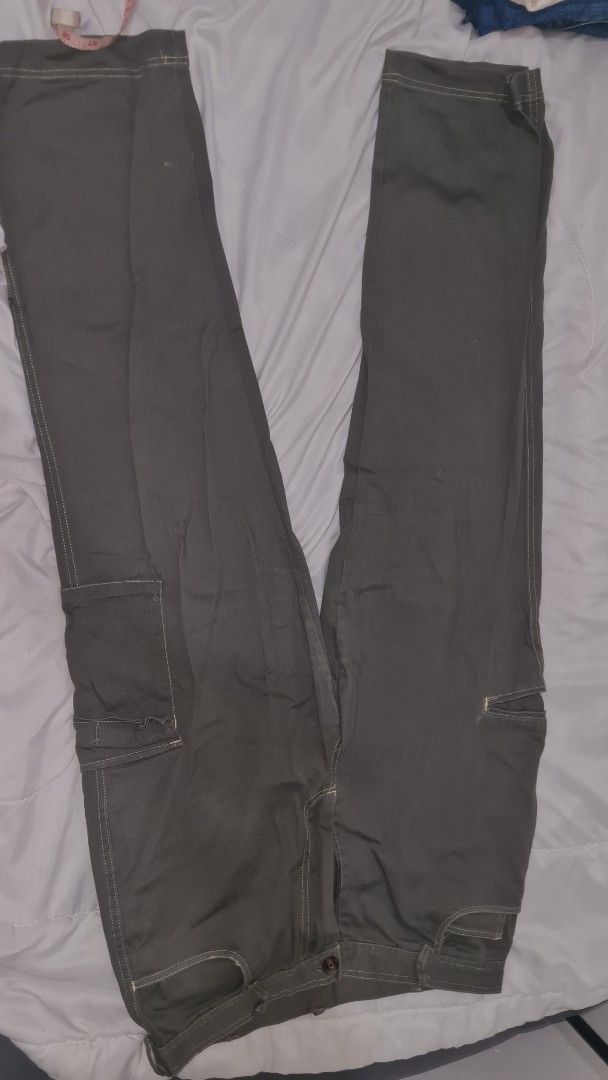 Army Green Cargo Pants (Category: Jeans) located in Quezon City. Submitted by bubugom (Listing ID 1416975997, Image 2). Description: Army Green cargo pants - check photos for medida sizing - unisex LOC: Brgy. Pasong Tamo, QC MOD: GRAB, Lalamove, JNT MOP: GCASH, BPI, GoTyme (NO COD & ABONO).
