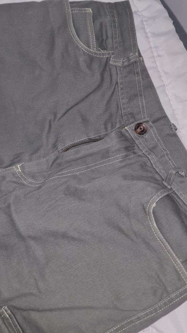 Army Green Cargo Pants (Category: Jeans) located in Quezon City. Submitted by bubugom (Listing ID 1416975997, Image 3). Description: Army Green cargo pants - check photos for medida sizing - unisex LOC: Brgy. Pasong Tamo, QC MOD: GRAB, Lalamove, JNT MOP: GCASH, BPI, GoTyme (NO COD & ABONO).