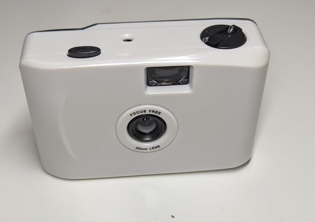 Assorted camera batch 1 (Category: Cameras) located in Singapore. Submitted by tuckomatic (Listing ID 1416995142, Image 1). Description: 1. no brand fixed focus 35 mm film camera - working but don't expect top notch condition and quality 2. Minolta because 2000 haven't powered up for years, not sure if working 3. Sony nex 5 not working price is for All. .