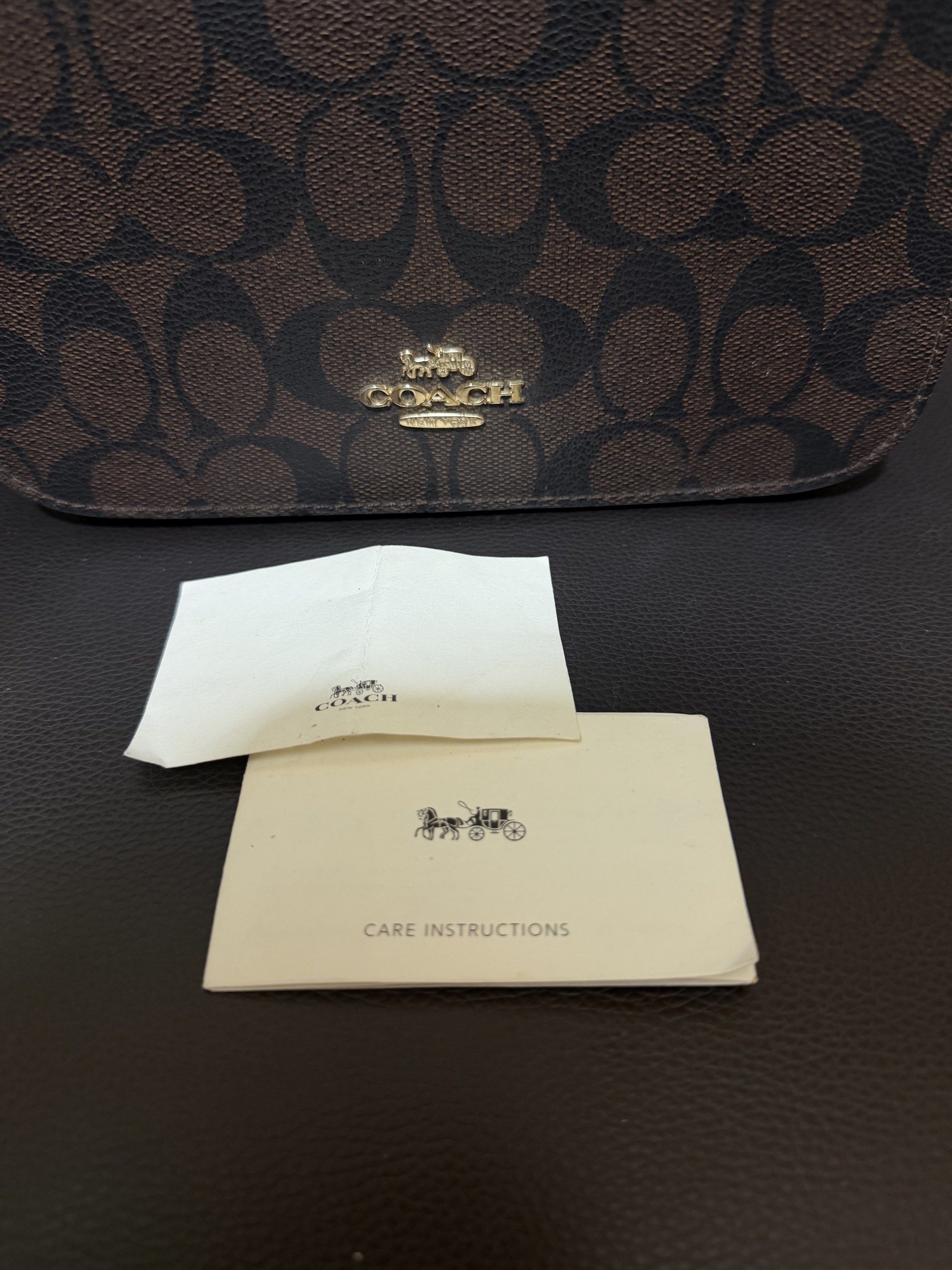 Authentic Coach Bag Hand Bag Small to Medium Stand Alone Structured (Category: Luxury Bags & Wallets) located in Manila. Submitted by just.tyn (Listing ID 1417018658, Image 2). Description: Authentic Coach Bag With Care Card and Authenticity Card In excellent condition with minimal signs of use Super okay pa sya and super pretty in actual Nagbabawas lang ng personal bags .