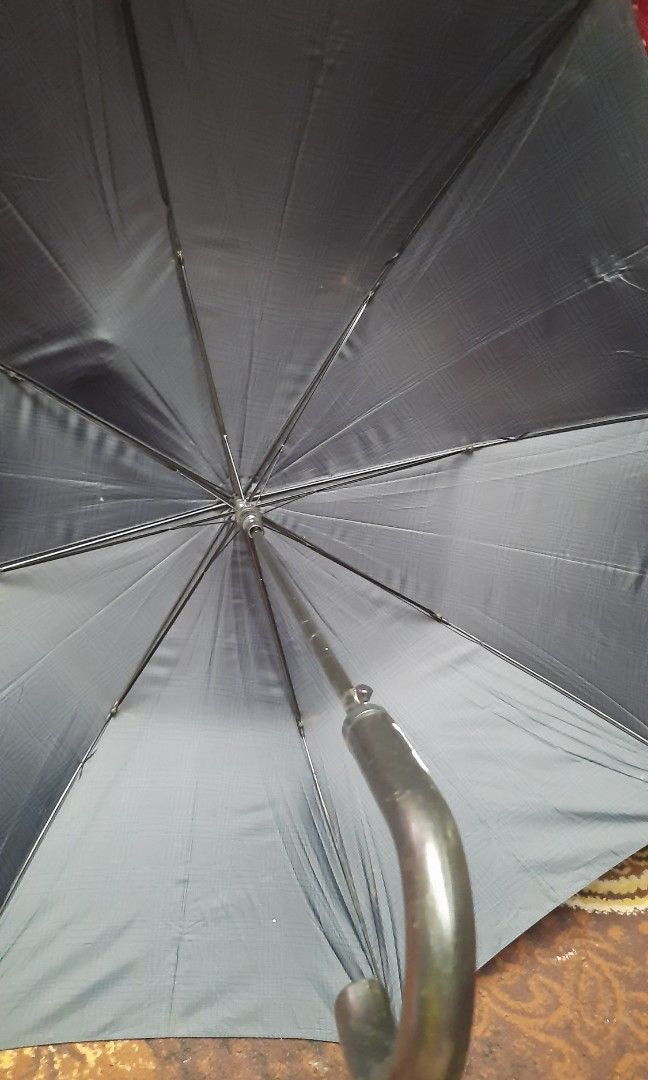Automatic long large umbrella navy blue (Category: Umbrellas) located in Manila. Submitted by luckycharm_215 (Listing ID 1416895672, Image 1). Description: minor rust good quality large size.