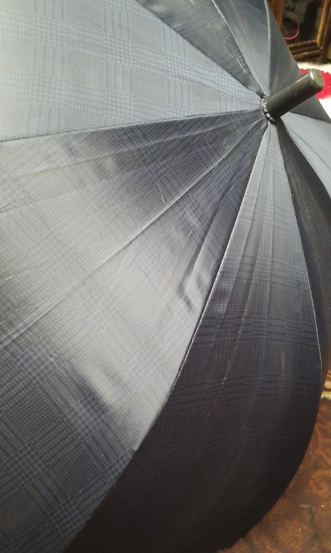 Automatic long large umbrella navy blue (Category: Umbrellas) located in Manila. Submitted by luckycharm_215 (Listing ID 1416895672, Image 2). Description: minor rust good quality large size.