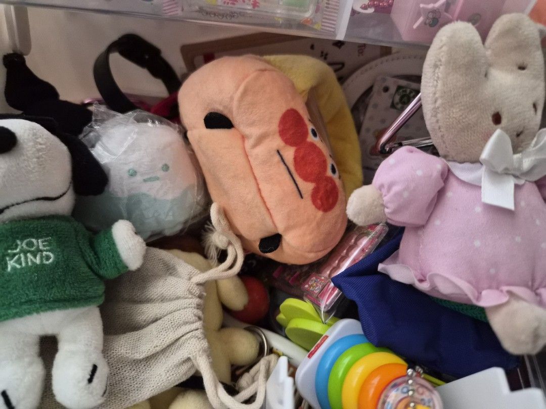 Take all or retail bag charms (Category: Character Goods) located in Bacoor. Submitted by silver.ag (Listing ID 1417025118, Image 1). Description: 200 pesos only per item!! 500 for 3 items only! Snoopy x Starbucks - 200 Sumikko Gurashi Mt. Fuji - 200 Anpanman museum - 200.