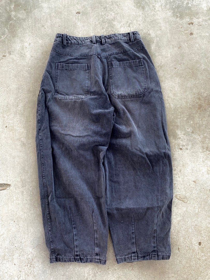 Baggy pants acid black Wash (Category: Jeans) located in Davao. Submitted by fritzay (Listing ID 1416907795, Image 2). Description: Very excellent condition 9.5/10 color rate 30 waistline 38 length 8.5 waistline Random tags only Wash before wear, thrifted item only + sf💸💸 Loc. Davao City, Mindanao📍.